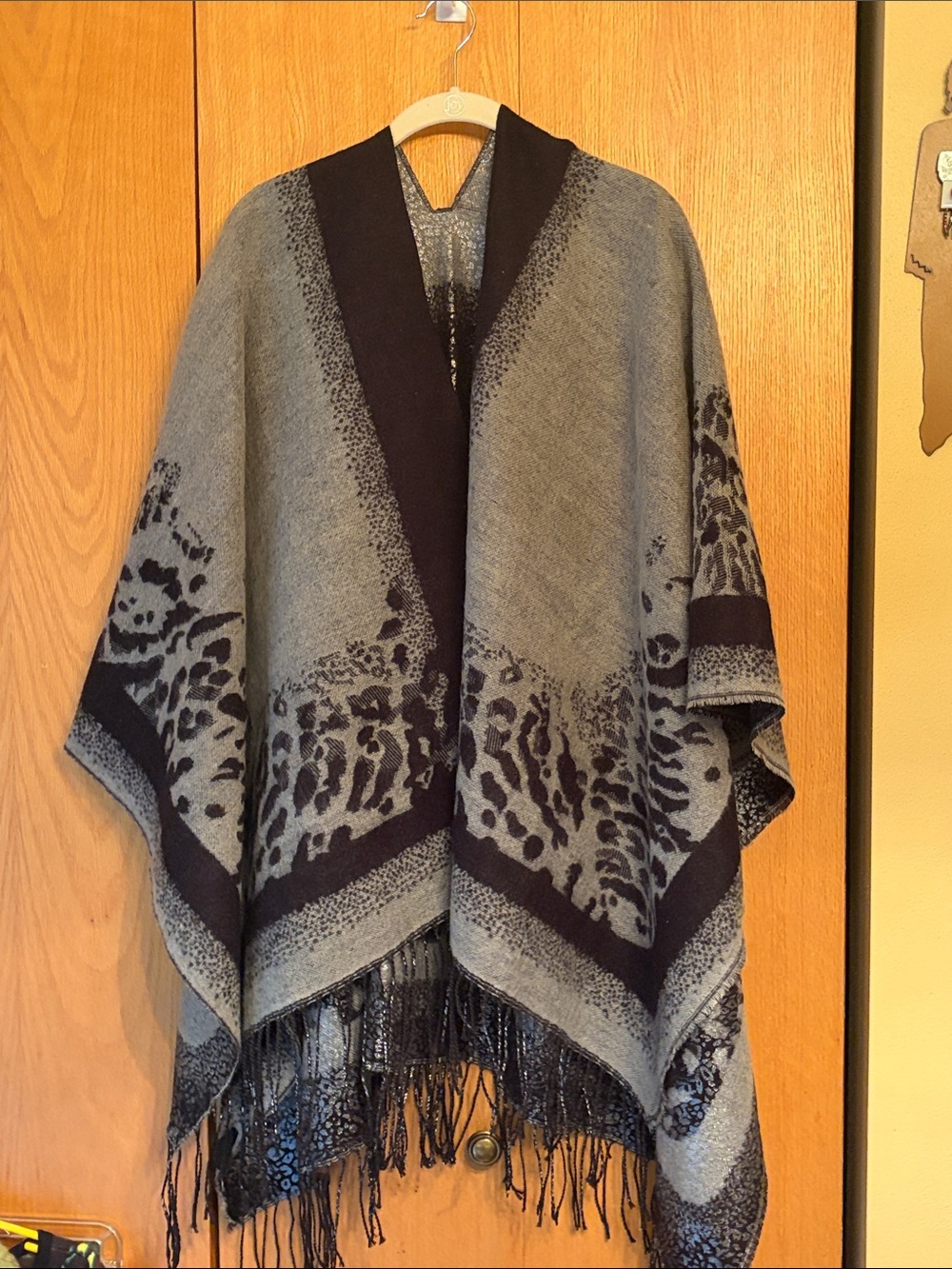 Black and metallic silver animal print fringed blanket poncho wrap cape EUC